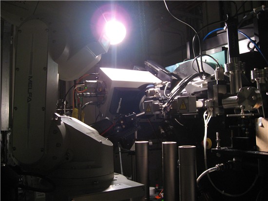 A picture of the diffractometer on I19
